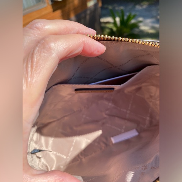 Michael Kors Jet set travel med dome crossbody - Picture 5 of 6